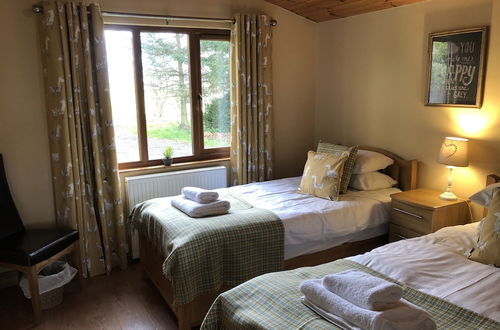 Photo 2 - Kingfisher Lodge With Hot Tub Near Cupar, Fife