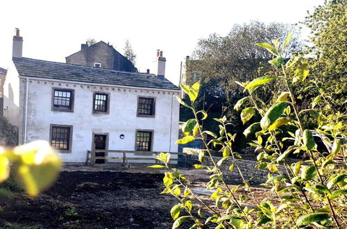 Photo 31 - 1700s Canalside Cottage Sleeps up to 12 Guests