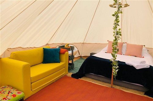 Photo 6 - Private Glamping in a Vintage Caravan & Bell Tent