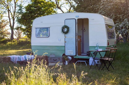 Foto 19 - Private Glamping in a Vintage Caravan & Bell Tent