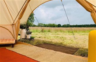 Foto 2 - Private Glamping in a Vintage Caravan & Bell Tent
