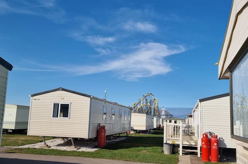 Photo 15 - Lovely Caravan at Ingoldmells Just Behind Sealands