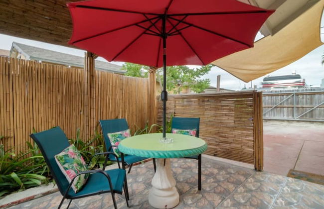 The Secret Garden - The Cottage Near Beach, Shops, Restaurants, Pet Friendly, Close to Lucerne Ave! - Foto 29