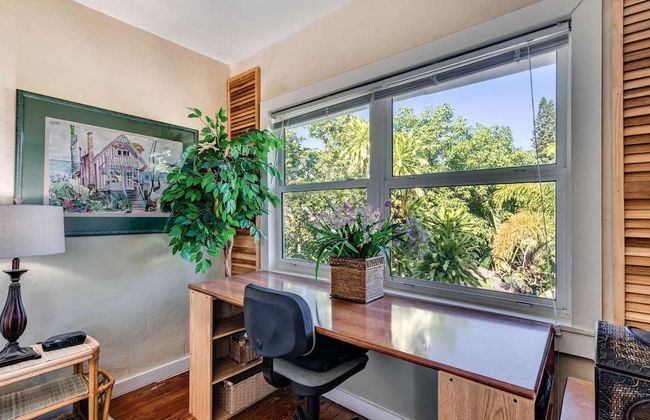 The Secret Garden Home Close to Beach, Shops, Restaurants, Pet Friendly, Close to Lucerne Ave! - Foto 23