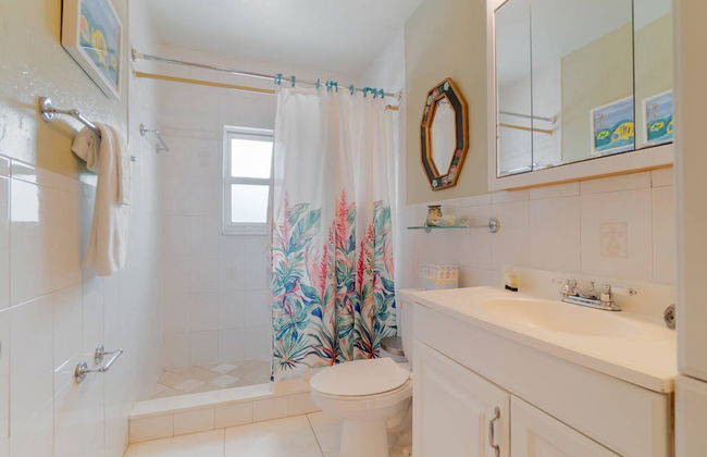 The Secret Garden Home Close to Beach, Shops, Restaurants, Pet Friendly, Close to Lucerne Ave! - Foto 14