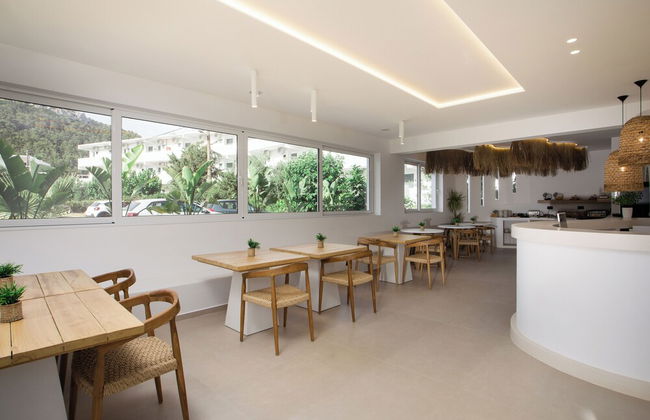 Stay Helios - Aparts & Pool Suites - Foto 1
