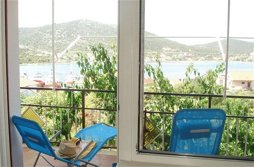 Foto 19 - Neat Apartment in Vinisce With Magnificent sea