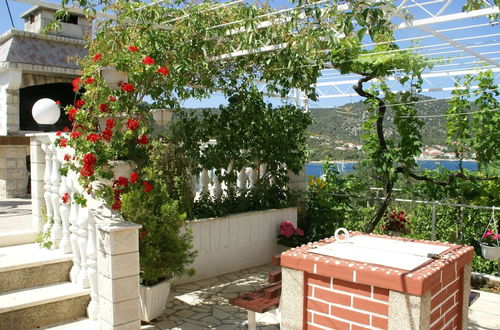 Photo 23 - Charming Apartment in Vinisce With Jetty