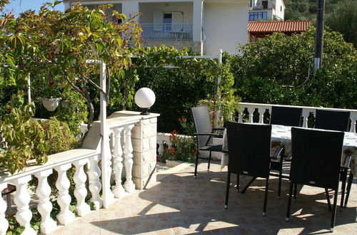 Photo 10 - Charming Apartment in Vinisce With Jetty