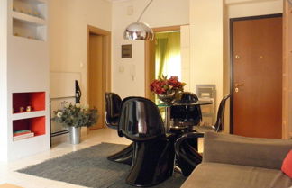 Photo 1 - Cozy and Modern Apartment Centrally Located