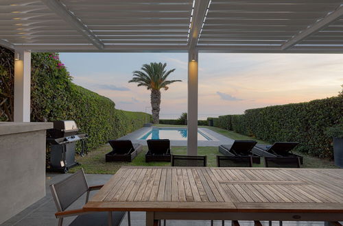 Foto 50 - Luxurious Beachfront Villa Maira