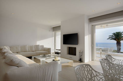 Photo 24 - Luxurious Beachfront Villa Maira