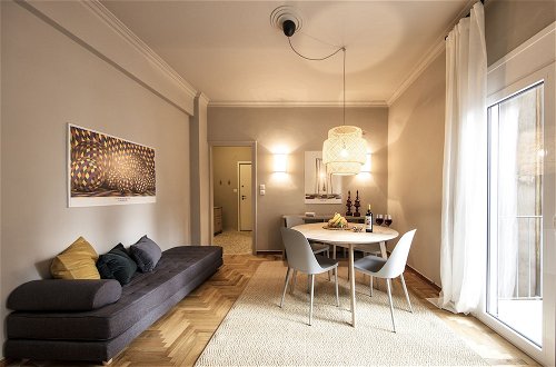 Foto 10 - Brand New Modern Apartment