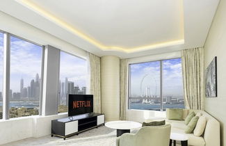 Foto 1 - LUX Iconic Views at Palm Tower Suite 2