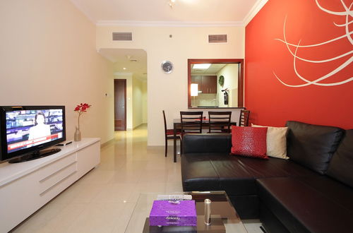 Photo 10 - Cozy 1BR in Marina Walk with Balcony