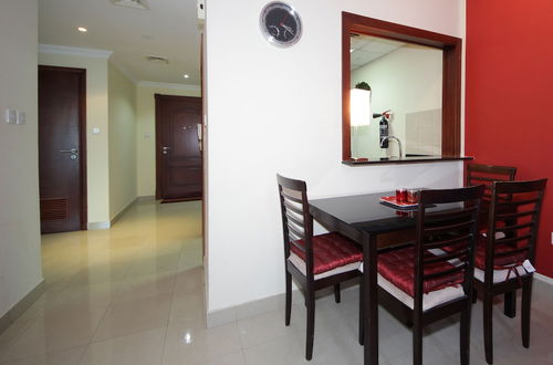 Photo 8 - Cozy 1BR in Marina Walk with Balcony