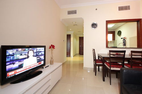 Photo 11 - Cozy 1BR in Marina Walk with Balcony