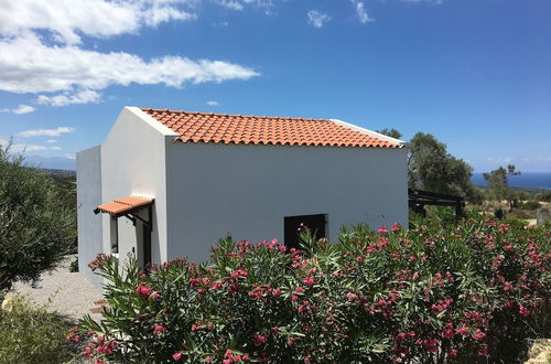 Photo 32 - Cozy Villa With Pool and Parasol in Kirianna