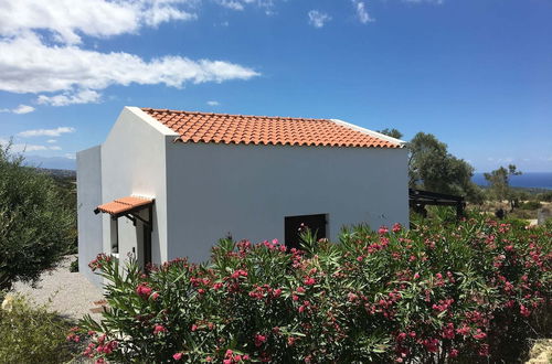 Photo 29 - Cozy Villa With Pool and Parasol in Kirianna