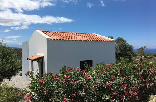 Photo 31 - Cozy Villa With Pool and Parasol in Kirianna