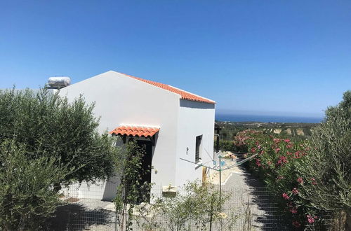 Photo 30 - Cozy Villa With Pool and Parasol in Kirianna