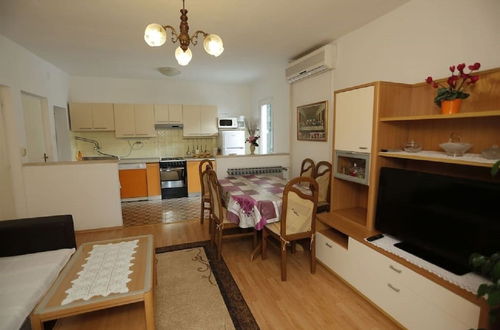 Photo 8 - Dina - 3 Bedrooms - A1