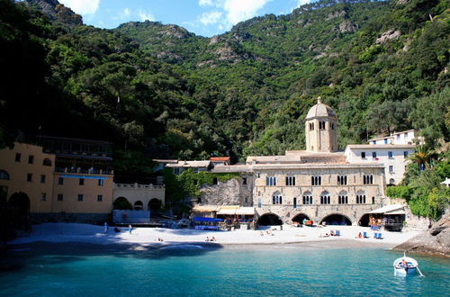 Photo 11 - Acquario Genova12 300mt From Sea Centre