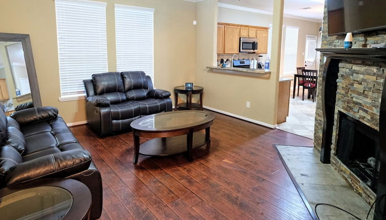 Photo 1 - 4Bdrm 2Bath 4Beds - Sugarland Richmond