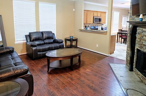 Photo 1 - 4Bdrm 2Bath 4Beds - Sugarland Richmond