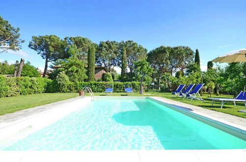 Photo 15 - Belvilla by OYO Balmy Villa in Cortona With Pool