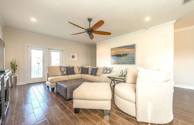 Luxury Living - Modern Beach Townhouse - Photo 23