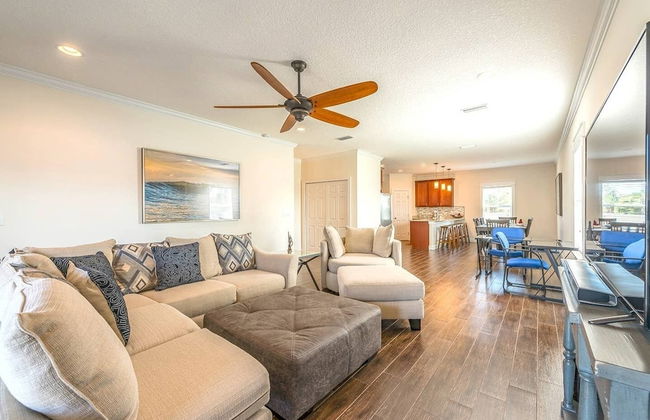 Luxury Living - Modern Beach Townhouse - Photo 4