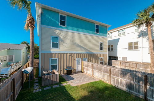 Photo 44 - Luxury Living - Modern Beach Townhouse