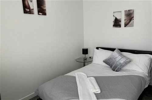 Photo 12 - Beautiful 3-bed House in Wolverhampton