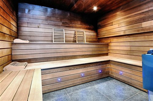 Photo 31 - Villa With Heated Outdoor Pool and Sauna