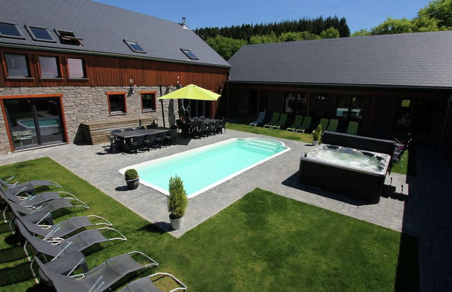 Beautiful Villa with Heated Outdoor Pool, Sauna, Hot Tub in Forest - Foto 26