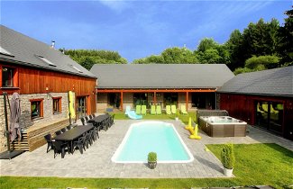 Foto 1 - Beautiful Villa with Heated Outdoor Pool, Sauna, Hot Tub in Forest