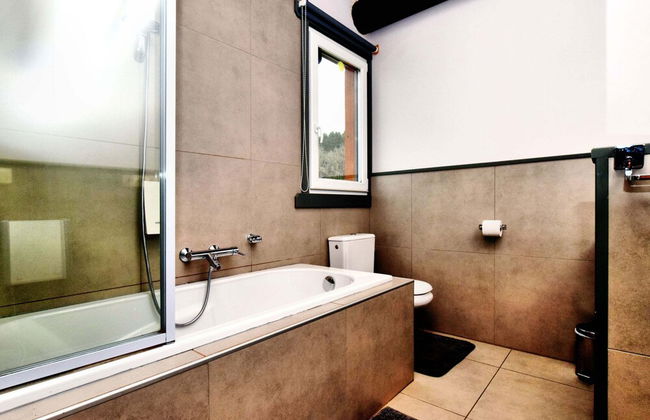 Beautiful Villa with Heated Outdoor Pool, Sauna, Hot Tub in Forest - Foto 20