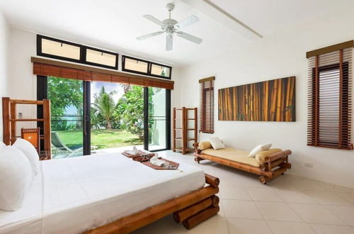 Photo 4 - Luxury Private Beachfront Haileng Villa