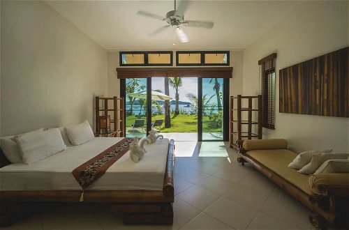 Photo 2 - Luxury Private Beachfront Haileng Villa