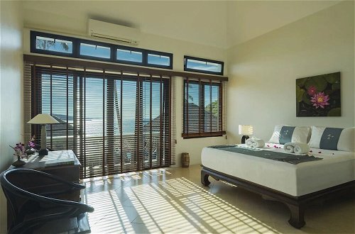 Photo 5 - Luxury Private Beachfront Haileng Villa