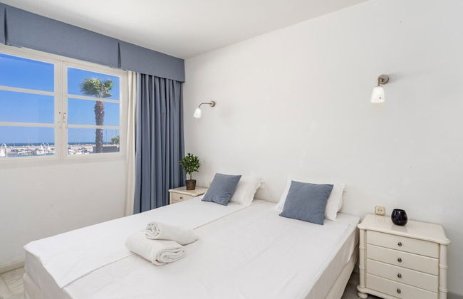Stunning apartment in Puerto Marina - Photo 8