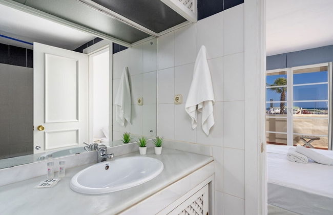 Stunning apartment in Puerto Marina - Photo 17
