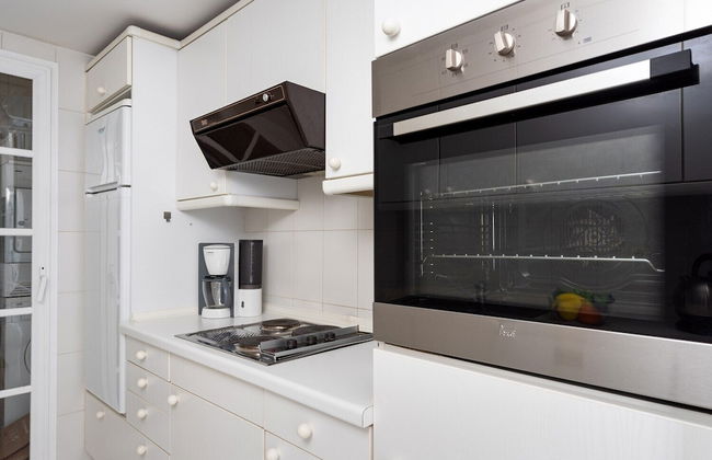 Stunning apartment in Puerto Marina - Photo 9