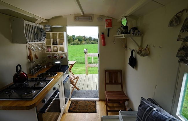 Shepherd's Hut @ Westcote - Photo 7
