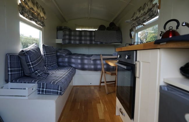 Shepherd's Hut @ Westcote - Photo 6