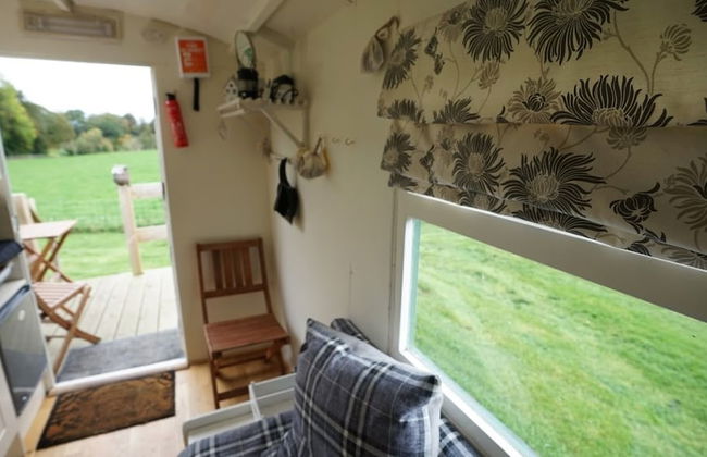 Shepherd's Hut @ Westcote - Photo 3