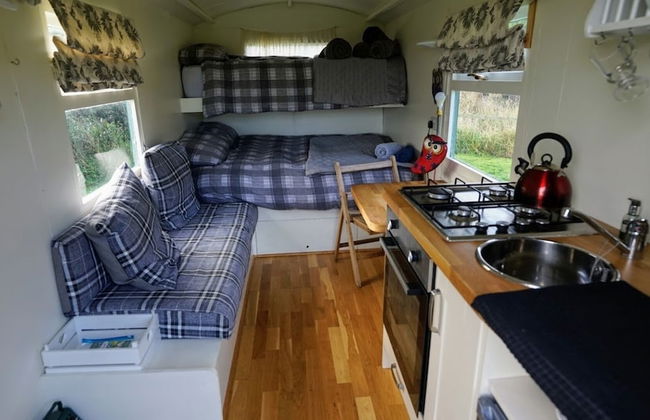 Shepherd's Hut @ Westcote - Photo 4