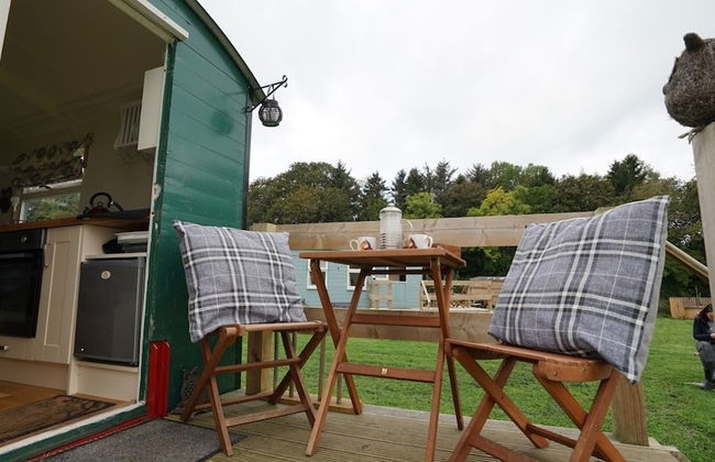 Shepherd's Hut @ Westcote - Photo 12