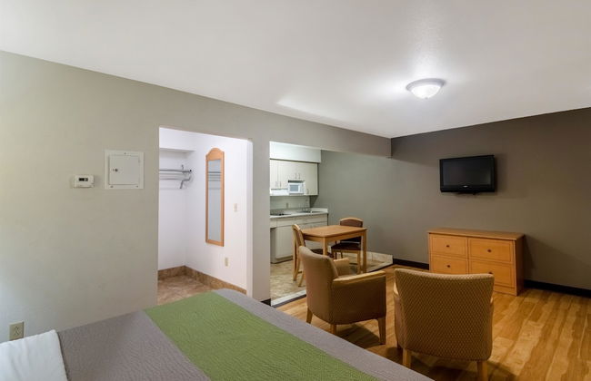 Studio 6 Lubbock, TX - Medical Center - Photo 9